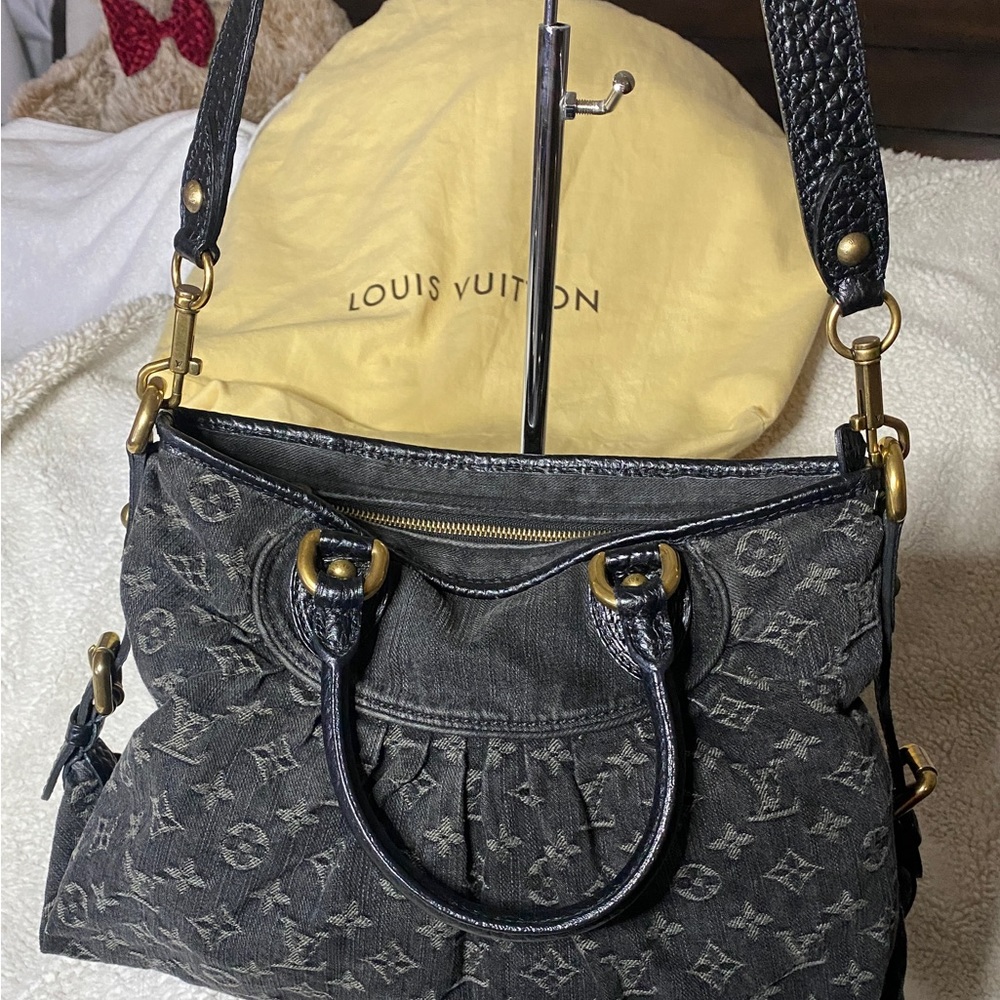 ✨💥Louis Vuitton💥✨ Neo Cabby MM Shoulder Bag